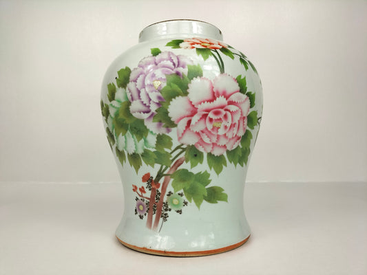 Ancien vase temple chinois famille rose à décor de pivoines // Période République (1912-1949)