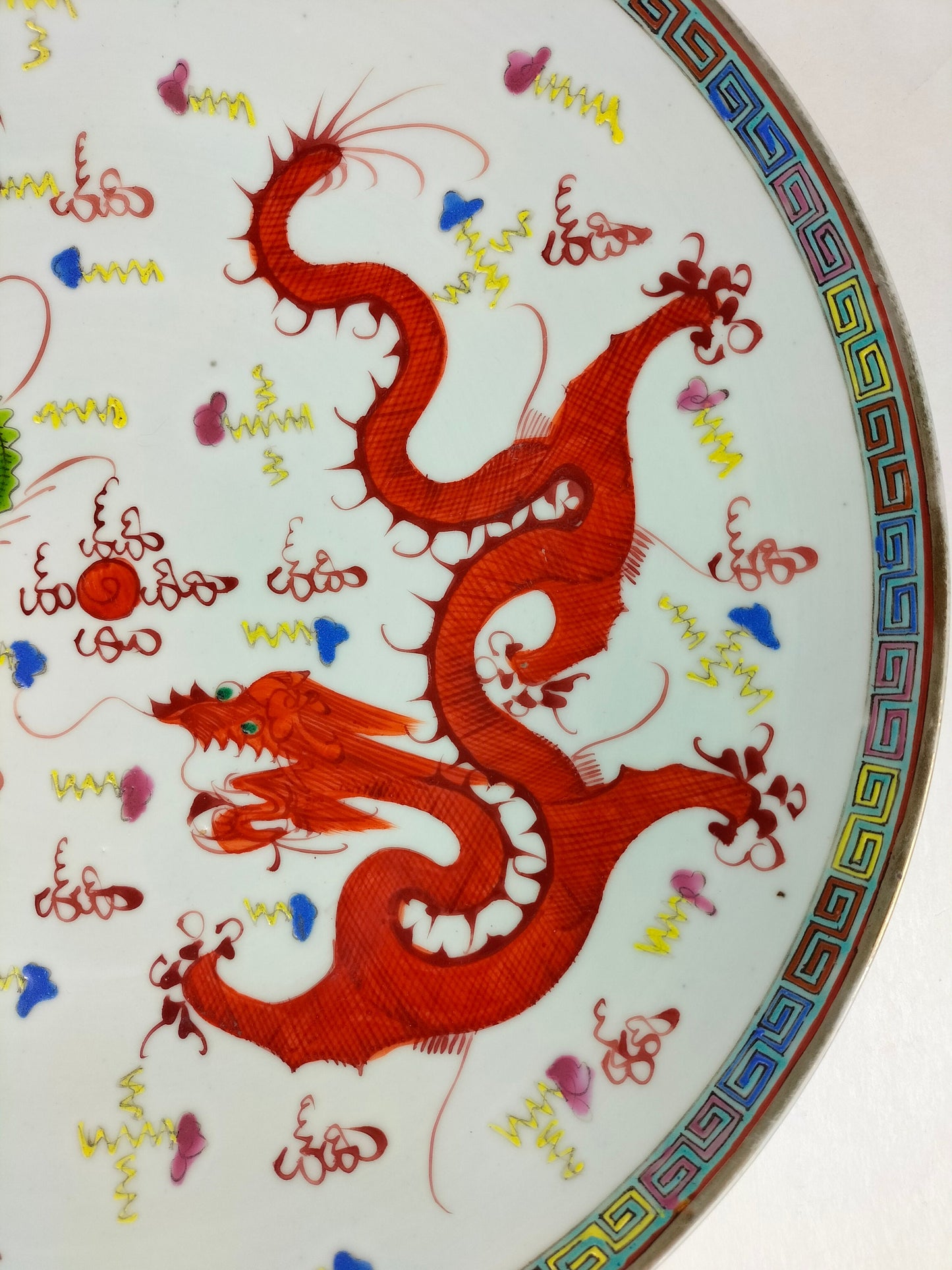 Đĩa lớn cổ của Trung Quốc được trang trí hình rồng và phượng // Thời kỳ Cộng hòa (1912-1949)