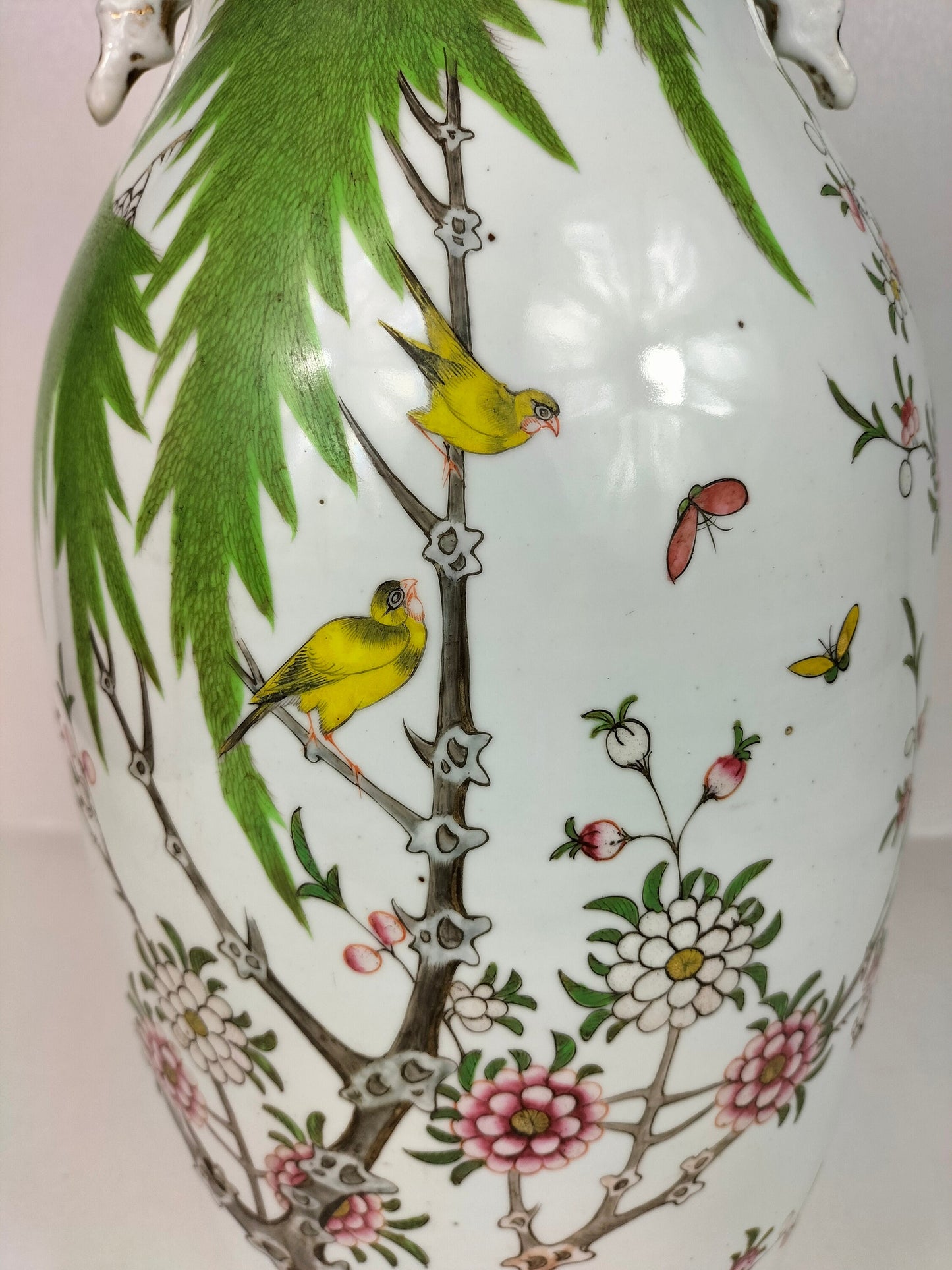 Grand vase ancien chinois famille rose à décor de fleurs et d'oiseaux // Epoque République (1912-1949)