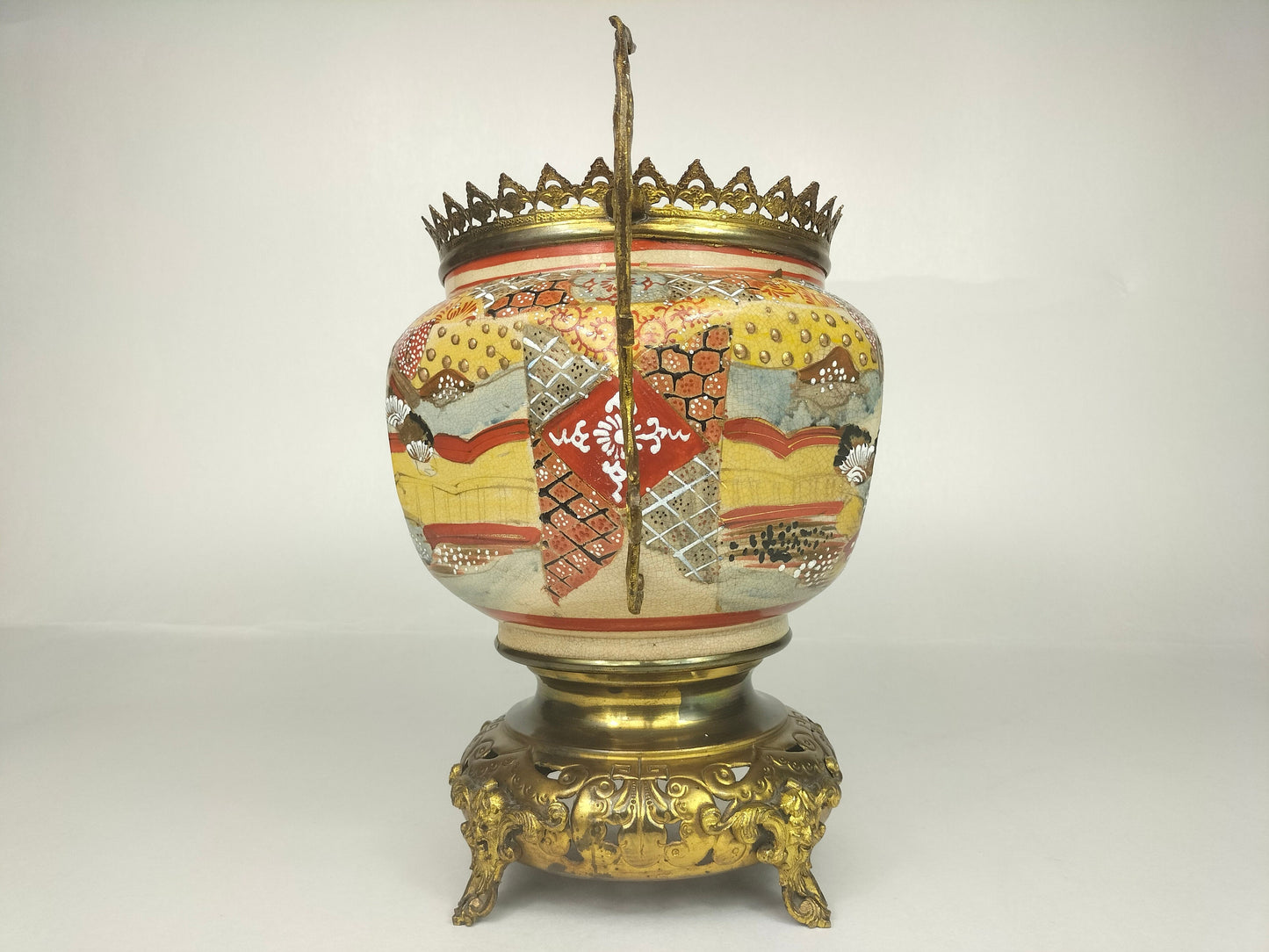 Antigo jarro japonês de satsuma decorado com latão dourado // Século XIX - Período Meiji