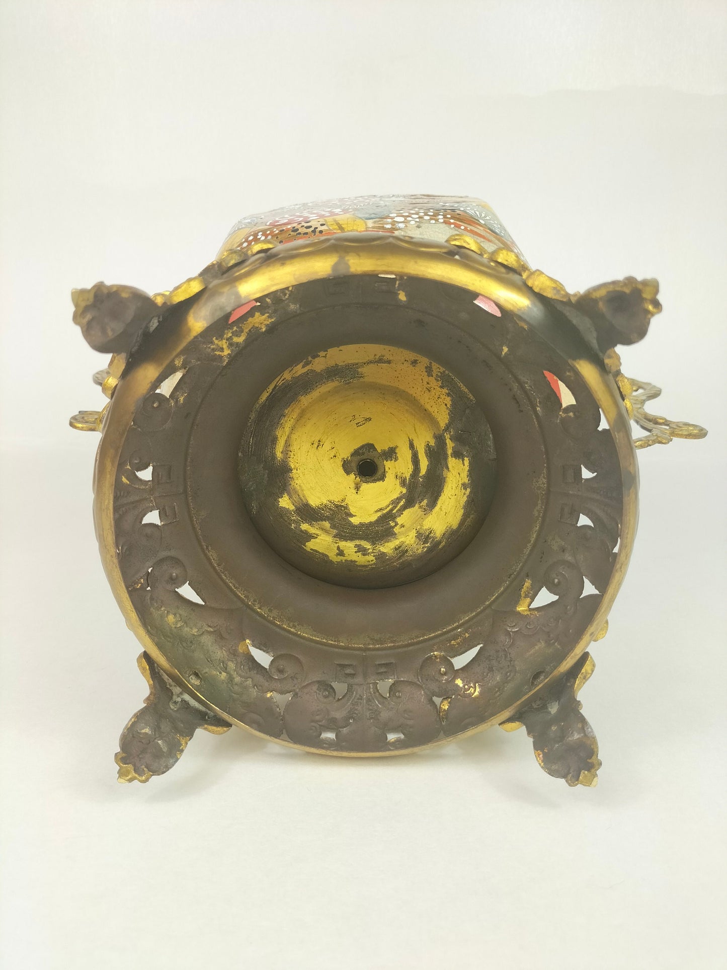 Bình satsuma cổ của Nhật Bản được trang trí bằng đồng mạ vàng // thế kỷ 19 - Thời Minh Trị
