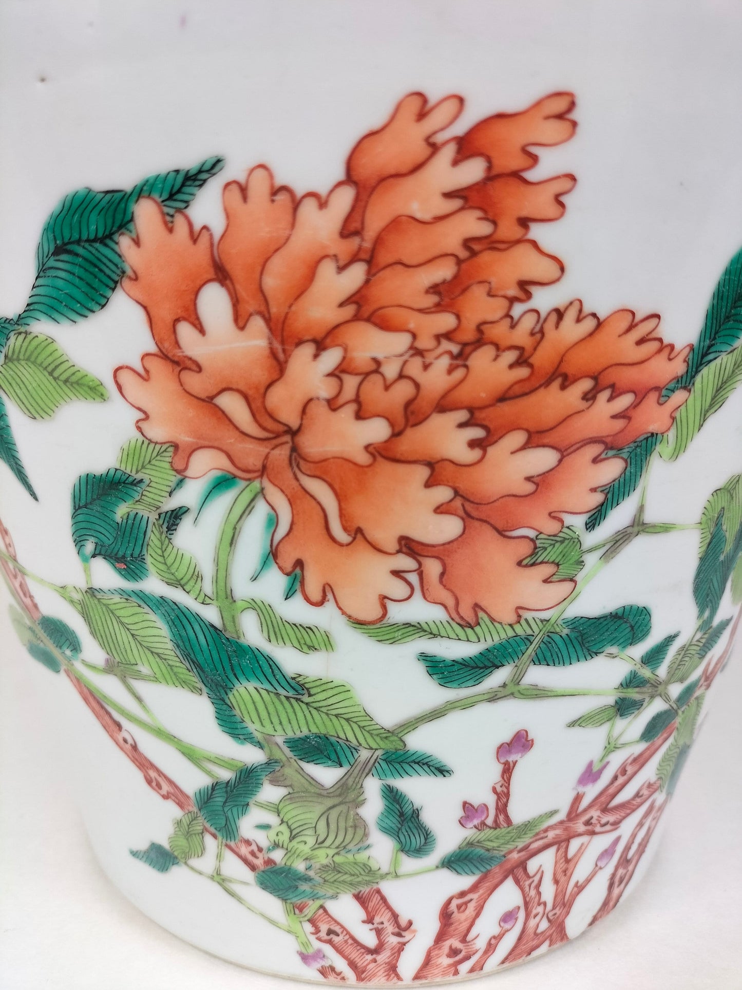 装饰有花卉的中国古董粉彩花盆 // 清朝 - 19 世纪