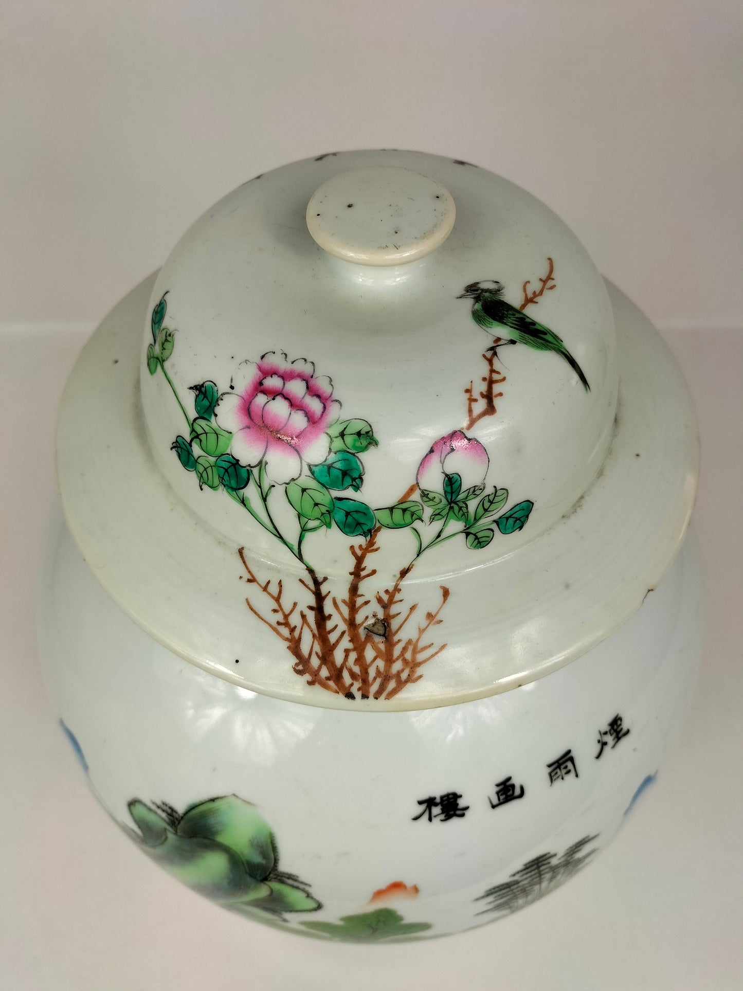Ancien vase de temple chinois à décor d'un paysage // Période République (1912-1949)