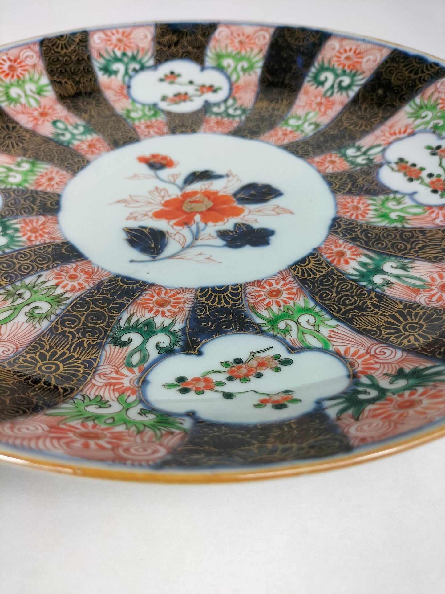 Paire de grandes assiettes imari japonaises anciennes // Epoque Meiji - 19ème siècle