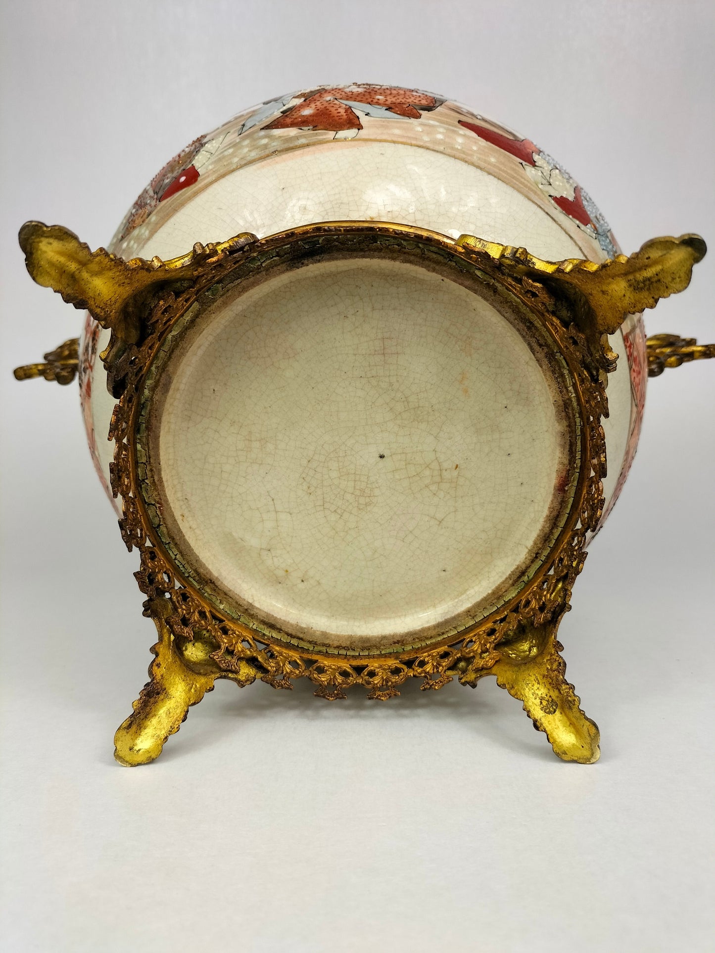 Antigo vaso satsuma japonês montado em latão dourado // Período Meijji - século XIX